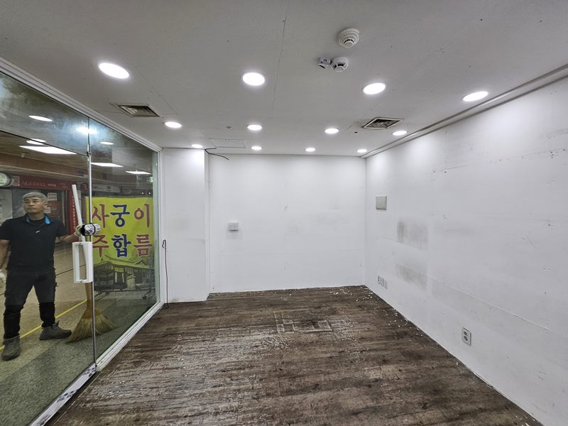 장지동 바닥 샌딩·에폭시 제거 및 천장 텍스 원상복구