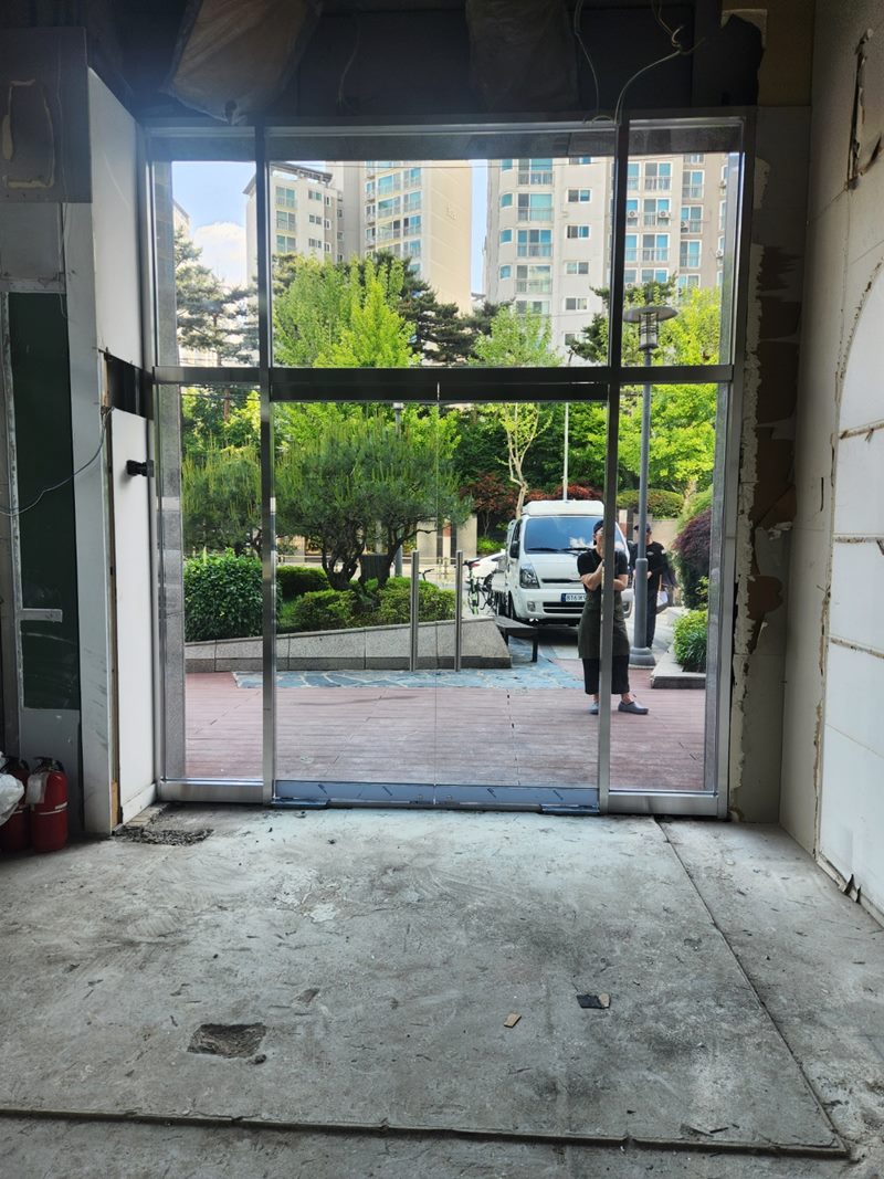 인천시 바닥 샌딩·에폭시 제거 및 천장 텍스 원상복구