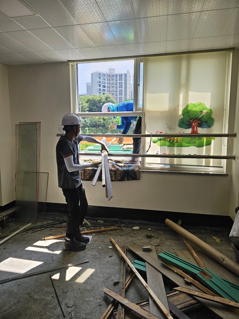 안산시상록구 바닥 샌딩·에폭시 제거 및 천장 텍스 원상복구